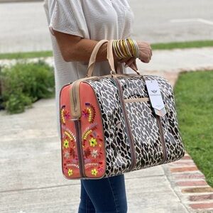 Consuela Liz Jetsetter